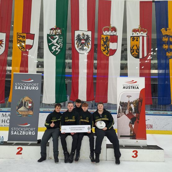 Bild enthält, People, Person, Photography, Portrait, Pants, Rugby Ball, Adult, Male, Man, Shoe