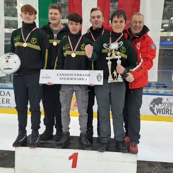 Bild enthält, People, Person, Coat, Jacket, Boy, Male, Teen, Adult, Man, Face