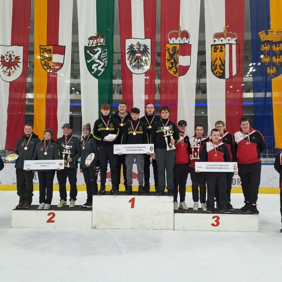 Bild enthält, People, Person, Adult, Male, Man, Clothing, Coat, Accessories, Glasses