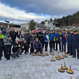 Bild enthält, People, Person, Pants, Jacket, Portrait, Glove, Adult, Female, Woman, Man