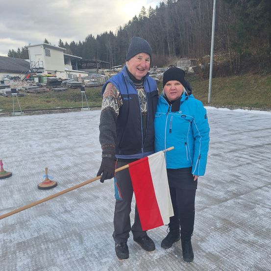 Bild enthält, Jacket, Adult, Female, Person, Woman, Shoe, Flag, Face, Head, Poland Flag