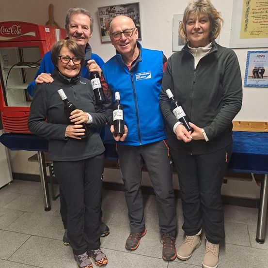 Bild enthält, Pants, Adult, Female, Person, Woman, Male, Man, Face, Portrait, People