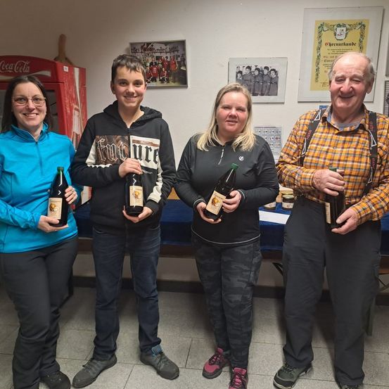 Bild enthält, Pants, Person, Portrait, Adult, Female, Woman, People, Jeans, Male, Man