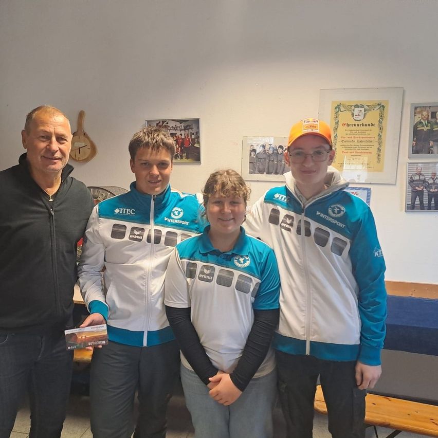 Bild enthält, T-Shirt, Pants, Person, Photography, Portrait, People, Shirt, Adult, Male, Man