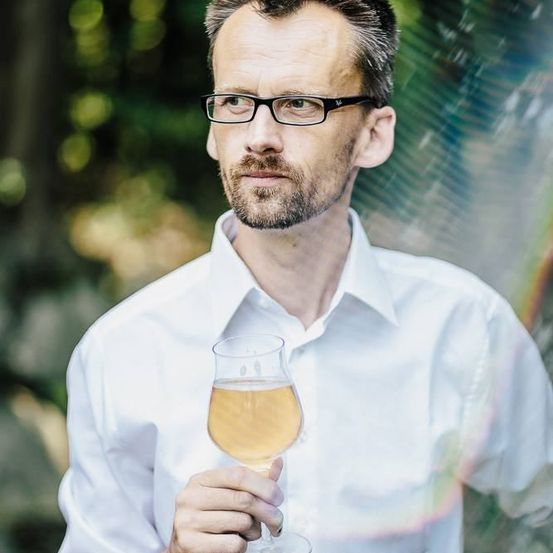 Bild enthält, Photography, Glass, Face, Person, Portrait, Adult, Male, Man, Shirt, Glasses