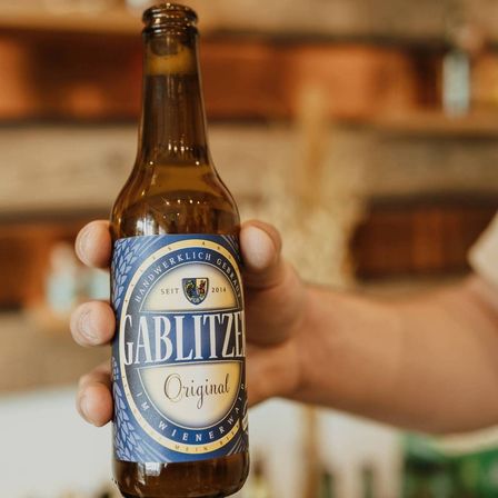 Bild enthält, Alcohol, Beer, Beverage, Beer Bottle, Bottle, Liquor, Lager