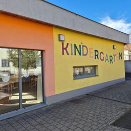 Bild enthält, Path, Walkway, Cafe, Indoors, Restaurant, Flagstone, Building, Cafeteria, Floor, Flooring