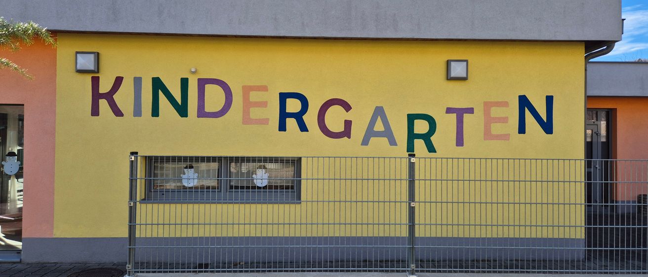 Bild enthält, Architecture, Building, Shop, Wall