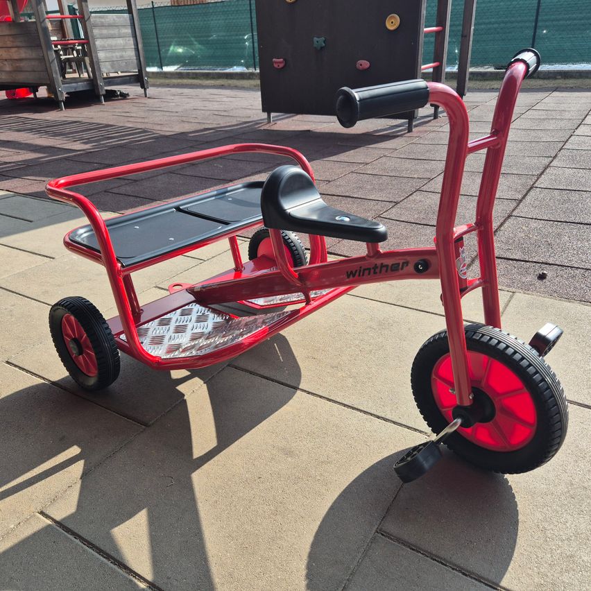 Bild enthält, Machine, Wheel, Transportation, Tricycle, Vehicle, Bicycle, Wagon