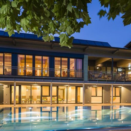 Bild enthält, Building, House, Housing, Villa, Pool, Water, Hotel, Swimming Pool, Resort, Condo