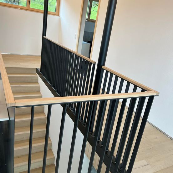 Bild enthält, Architecture, Building, Foyer, Indoors, House, Housing, Staircase, Interior Design