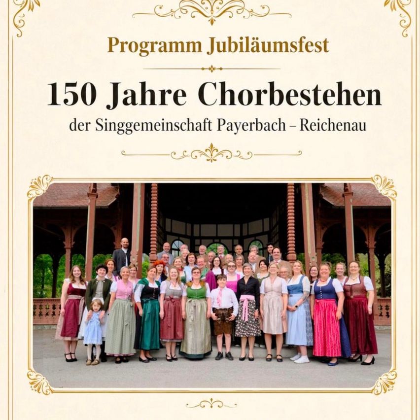 A group photo of people in traditional attire stands in front of a gazebo, celebrating 150 years of the Chorbestehen singing community in Payerbach-Reichenau.