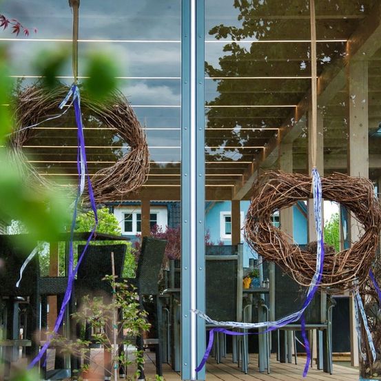 Bild enthält, Indoors, Interior Design, Building, House, Housing, Porch, Garden, Nature, Outdoors