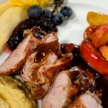 Bild enthält, Food, Food Presentation, Brunch, Pork, Meal, Tape, Dish, Platter