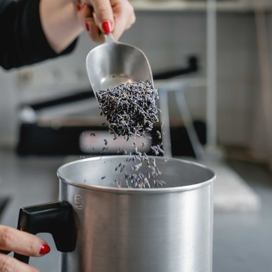 Bild enthält, Cooking, Sprinkling, Food