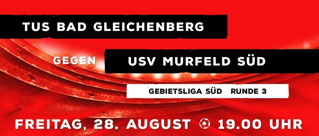 Ein Plakat für ein Fußballspiel zwischen Gleichenberg und USV Murfeld Süd am 28. August um 19 Uhr. Das Plakat hat einen roten Hintergrund mit schwarzem Text.