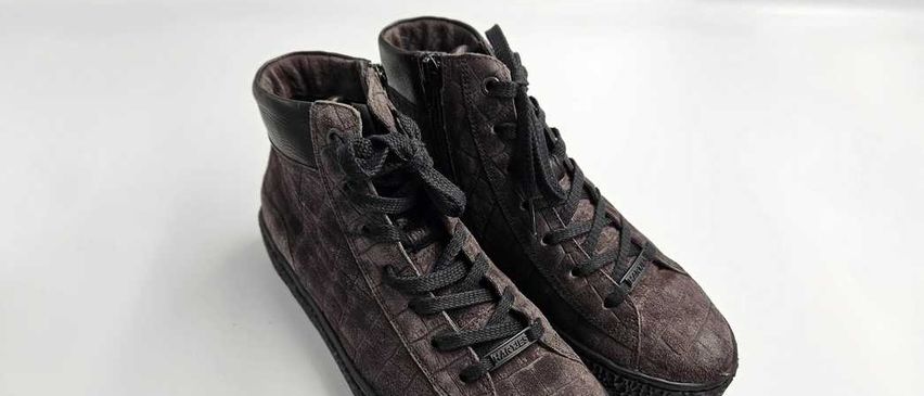 Bild enthält, Clothing, Footwear, Shoe, Sneaker, Suede