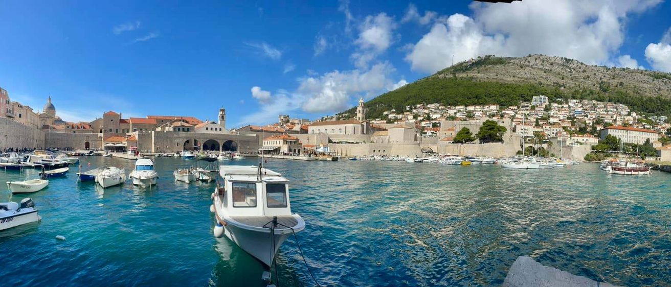 Bild enthält, Water, Waterfront, Landscape, Scenery, Harbor, Pier, Panoramic, Marina, Boat, Yacht