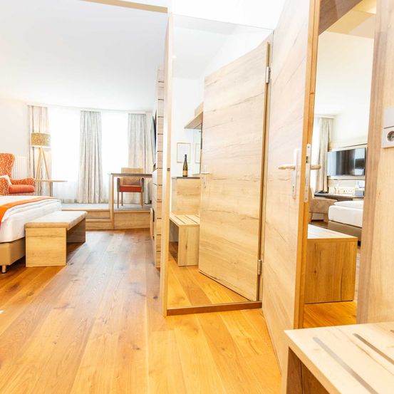 GeniesserZimmerFamilieHopfeldHotelDreiknigshofStockerau048