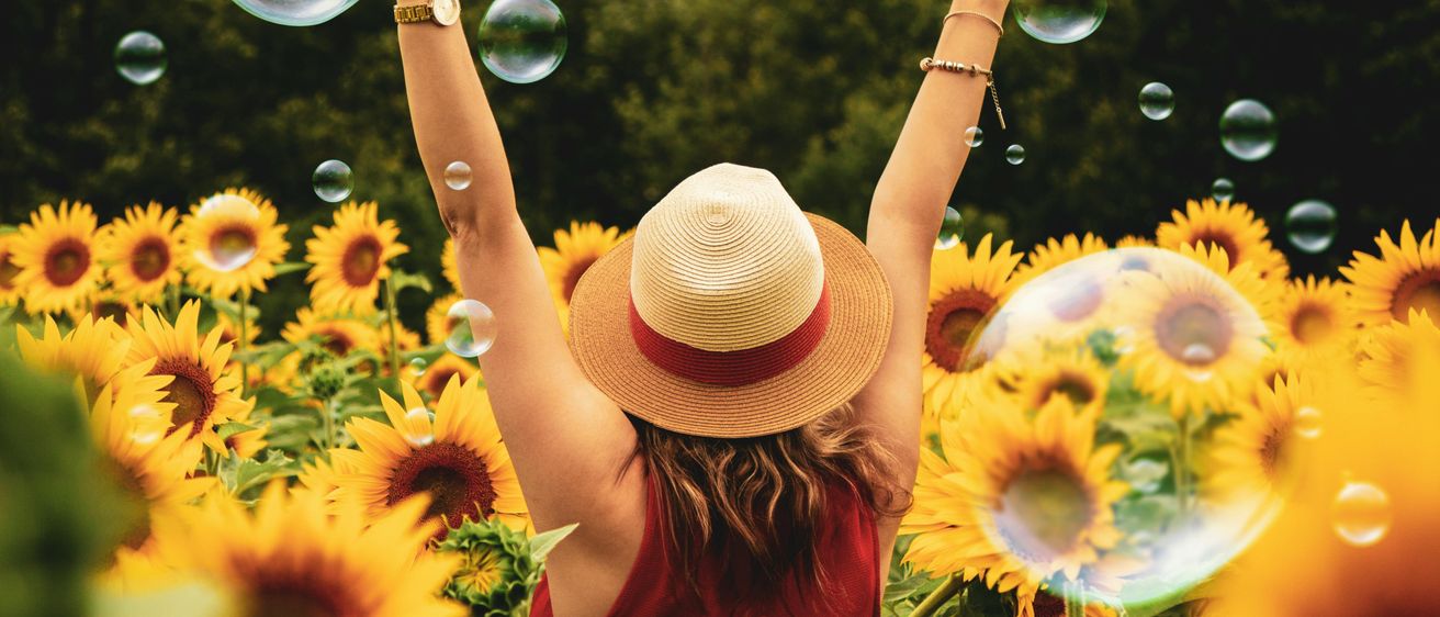 Bild enthält, Summer, Hat, Adult, Female, Person, Woman, Photography, Flower, Portrait, Petal