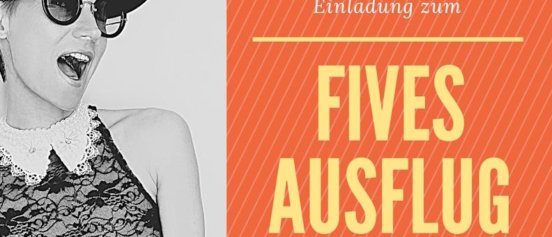 Ein Plakat für die Fives Ausflug Mitzi Veranstaltung am 2. August 2025 um 15:30 Uhr. Eine Frau in einem schwarzen Spitzentop und Hut posiert für die Kamera. Die Veranstaltung findet im Holzhof Herzerl-Mitzi statt, in 3193 St. Aegyd/Nw., Weissenbach 83. Kontakt: info@herzerlmitzi.at.