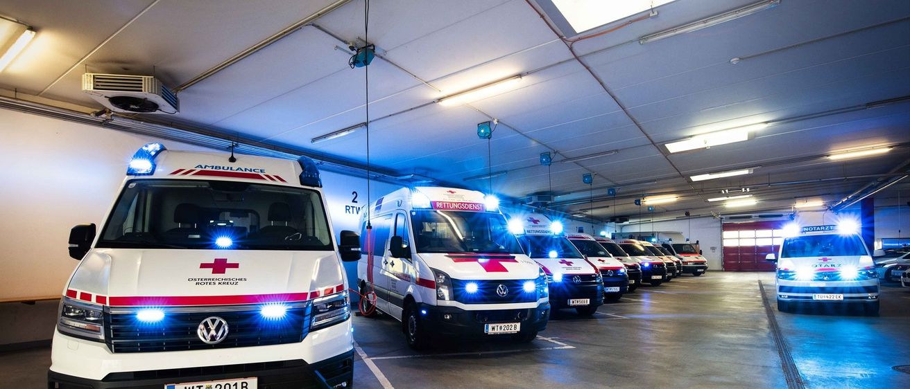 Bild enthält, Car, Transportation, Vehicle, Logo, Chair, Furniture