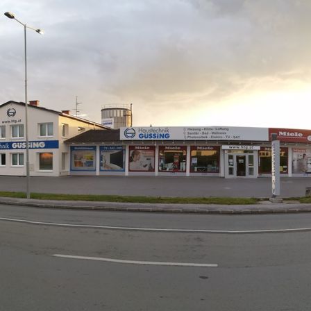 Bild enthält, Road, Neighborhood, Intersection, City, Street, Urban, Tarmac, Car, Vehicle, Machine