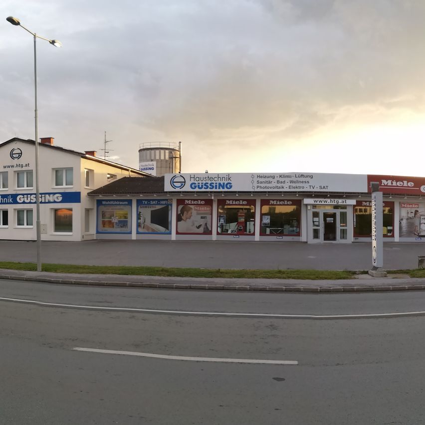 Bild enthält, Road, Neighborhood, Intersection, City, Street, Urban, Tarmac, Car, Vehicle, Machine