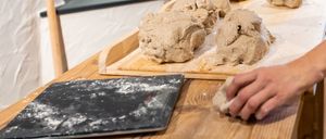 Bild enthält, Cooking, Adult, Male, Man, Person, Kneading Dough