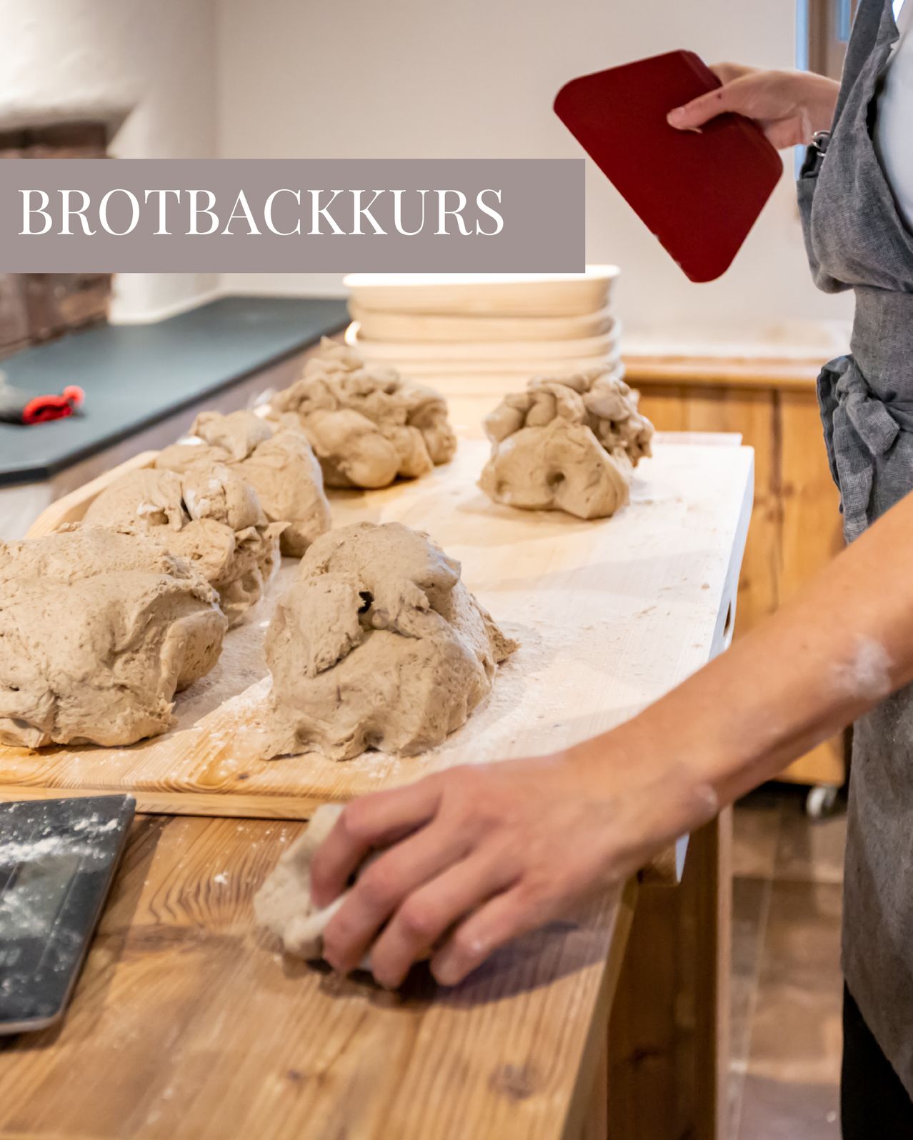 A person is shaping dough on a wooden table, with several dough balls arranged around them. The word 'BROTBAKKUURS' is displayed at the top.