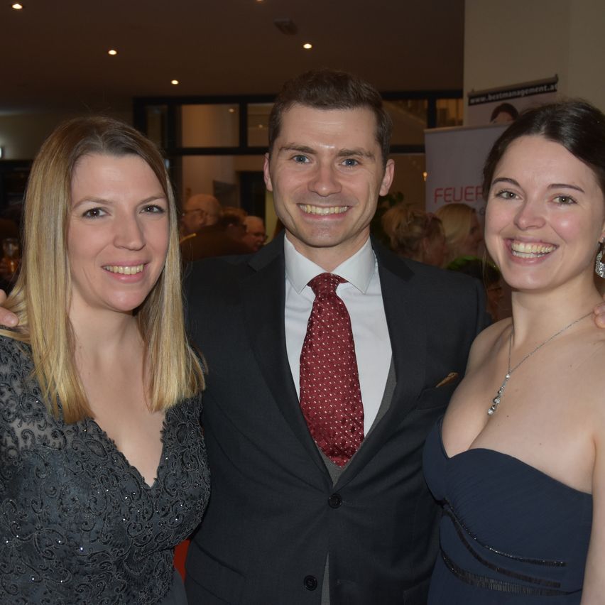 Bild enthält, Formal Wear, Dress, Evening Dress, Fashion, Tie, Adult, Female, Person, Woman, Bride