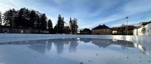 Bild enthält, Architecture, Building, Rink, Skating, Sport, Pool, Swimming Pool, Water