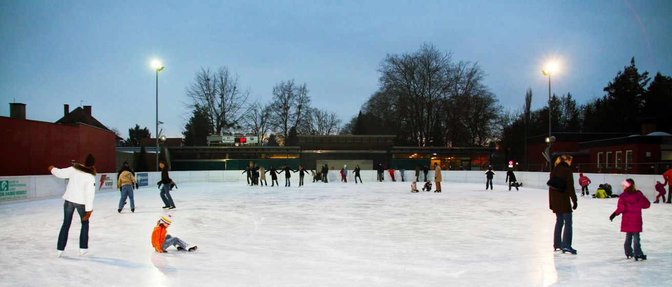 Image contains, Person, Ice Skating, Ice Skating Dancing, Performer, Rink, Skating, Sport, Clothing, Jeans, Pants