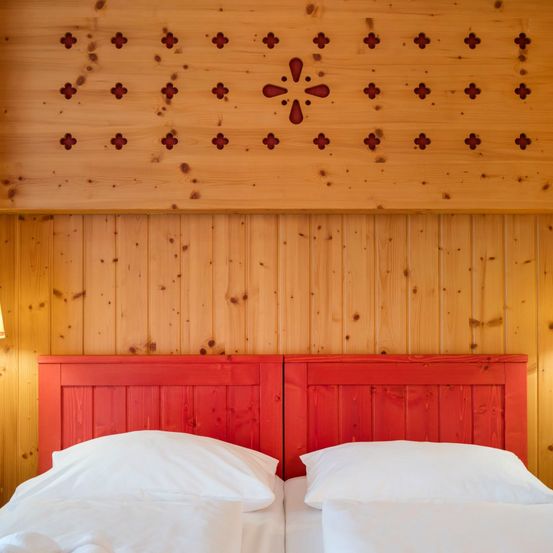 Bild enthält, Indoors, Interior Design, Wood Panels, Wood, Hardwood, Stained Wood