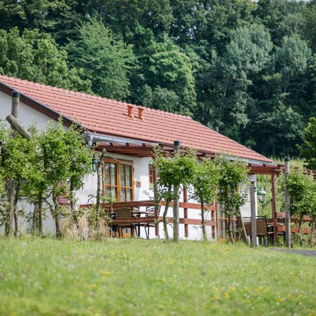 Bild enthält, Cottage, House, Housing, Hotel, Resort, Outdoors, Shelter, Nature, Grass, Countryside