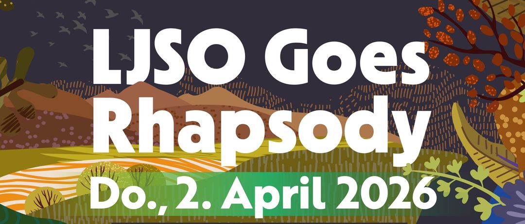 Ein Plakat kündigt eine Veranstaltung mit dem Titel 'LJSO Goes Rhapsody' für Donnerstag, 2. April 2026, um 19:00 Uhr im Veranstaltungszentrum Krieglach, Waldheimatstraße 1, 8670 Krieglach, an. Es zeigt das Landesjugendsinfonieorchester Steiermark unter der Leitung von Thomas Platzgummer, das Werke von Enescu, Dvorák und Liszt aufführt.
