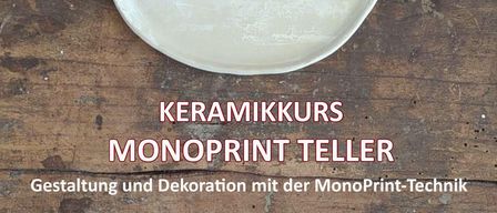Ein dreistündiger Workshop, um die Formbarkeit von Ton und die Unmittelbarkeit grafischer Zeichen zu erkunden. Jeder Teilnehmer fertigt einen persönlichen Teller an und verwandelt ihn mittels einer Direktdrucktechnik in eine erzählerische Fläche.