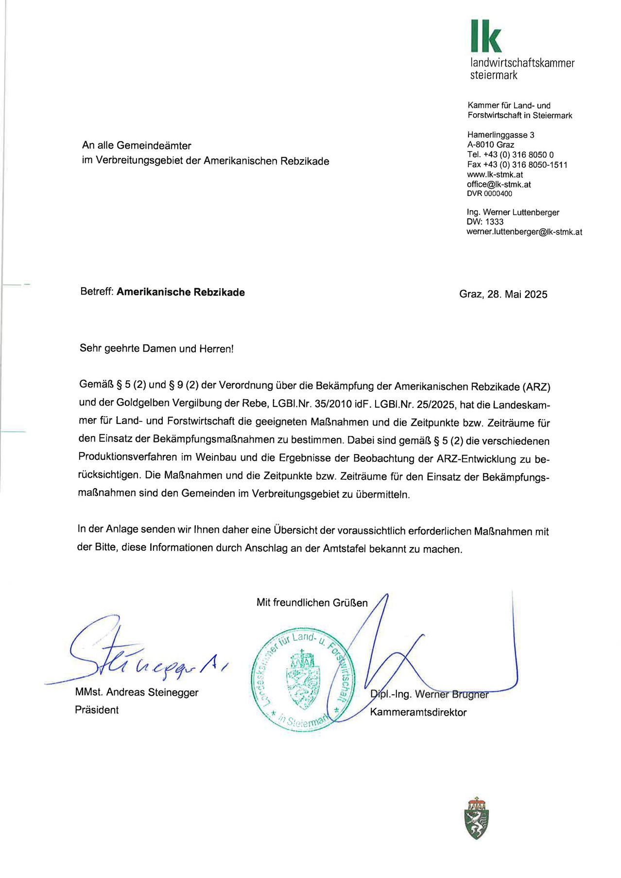 Das Dokument ist eine Mitteilung der Landeskammer für Land- und Forstwirtschaft bezüglich der Amerikanischen Rebiczkade. Es skizziert erforderliche Maßnahmen zur Bekämpfung der Amerikanischen Rebiczkade und der Ausbreitung der Goldrute. Die Mitteilung richtet sich an alle Gemeindebeamten im Vertriebsgebiet der Amerikanischen Rebiczkade. Sie umfasst eine Übersicht über notwendige Aktionen und Beobachtungspunkte zur Überwachung der Entwicklung der Amerikanischen Rebiczkade.