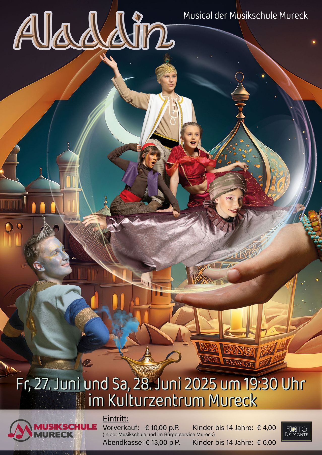 Ein Poster zeigt Schauspieler in Aladdin-Kostümen, die in einer Blase schweben, mit der Hand eines Dschinns darunter. Die Umgebung umfasst einen Halbmond, eine Lampe und ein Gebäude im arabischen Stil. Termine: Fr, 27. Juni und Sa, 28. Juni 2025, um 19:30 Uhr.