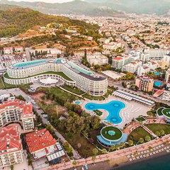 Bild enthält, Architecture, Building, Hotel, Resort, Water, Waterfront, Outdoors, City