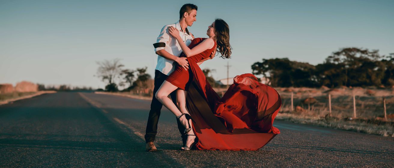 Bild enthält, Person, Adult, Female, Woman, Ice Skating Dancing, Shoe, High Heel