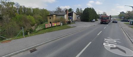 Bild enthält, Road, City, Suburb, Outdoors, Street, Urban, Car, Transportation, Vehicle, Truck