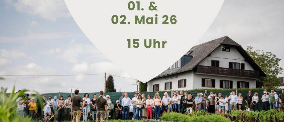 Bild zeigt eine Menschenmenge in einem Garten mit einem Haus im Hintergrund, Text lautet 'Gemeinsam mit der Natur' und 'Was das bedeutet und wie wir unsere Philosophie der regenerativen Landwirtschaft verstehen.'