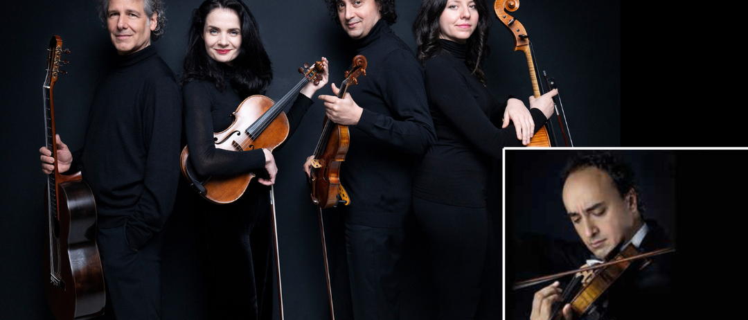 Eine Gruppe von vier Musikern in schwarzen Kleidern steht zusammen. Sie halten Violinen und Celli. Ein Mann spielt eine Violine.