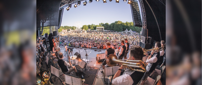 Bild enthält, Group Performance, Music Band, Musician, Person, Concert, People, Adult, Male, Man, Photography