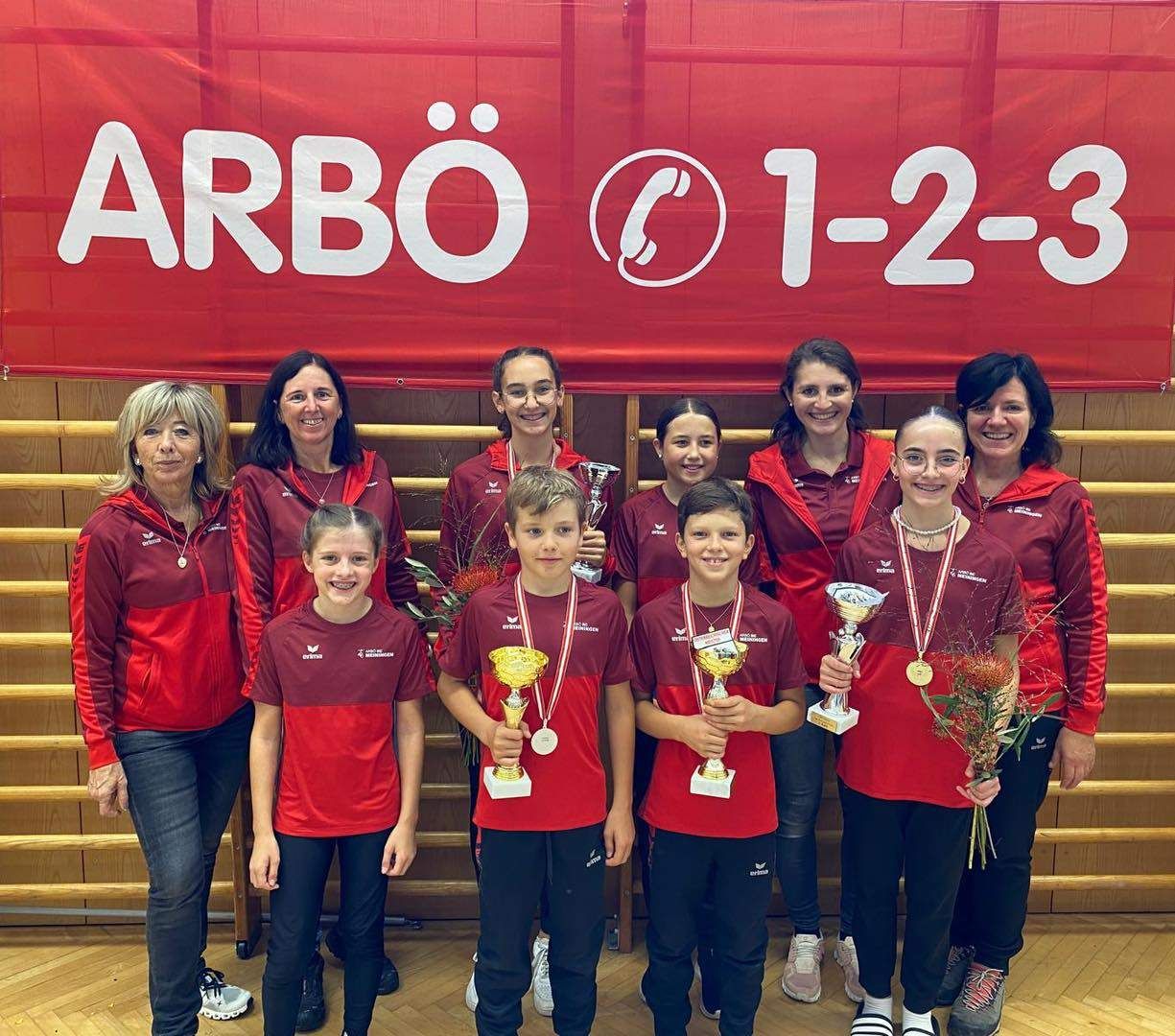 Bild enthält, People, Person, Adult, Female, Woman, Male, Man, Groupshot, Face, Child