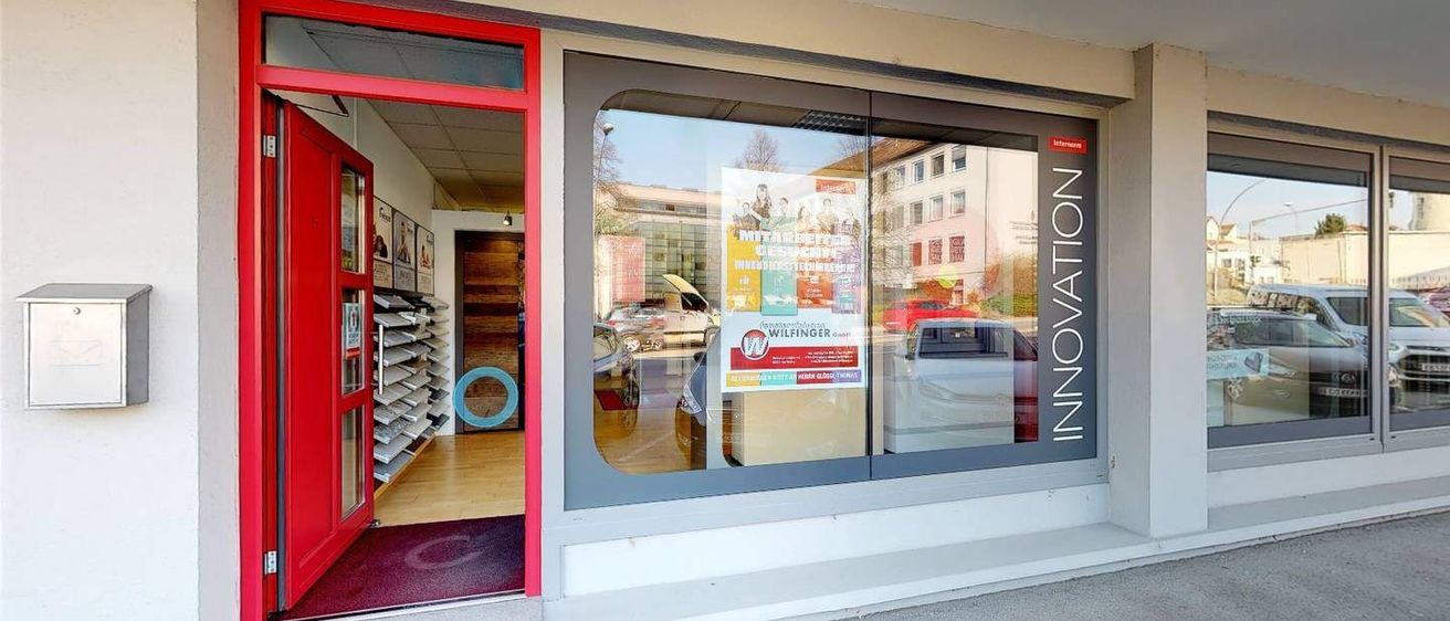 Bild enthält, Shop, Door, Architecture, Building, Car, Transportation, Vehicle, Person