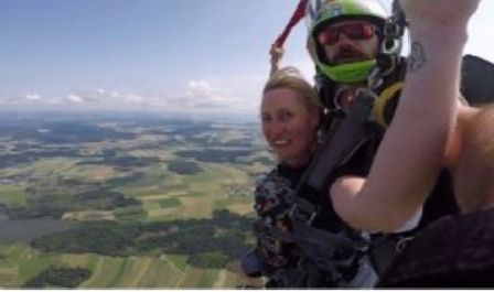 Bild enthält, Helmet, Photography, Face, Head, Person, Selfie, Outdoors, People, Baby, Adventure