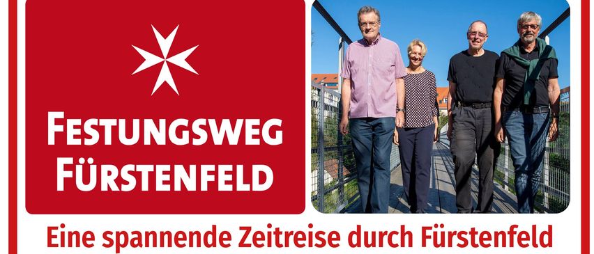 Bild enthält, Advertisement, Poster, Adult, Male, Man, Person, Jeans, Walking, Building, People