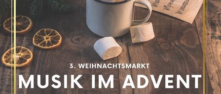 Ein Bild zeigt eine Tasse heiße Schokolade mit Marshmallows, getrockneten Orangenscheiben und Tannennadeln auf einem Holztisch. Es zeigt eine Musikveranstaltung mit dem Titel 'Musik im Advent' vom Musikverein Soechau am 21. Dezember 2025 um 14.00 Uhr am Dorfplatz Soechau.